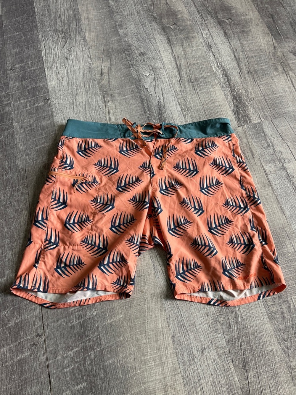 Patagonia Wavefarer board shorts‎
